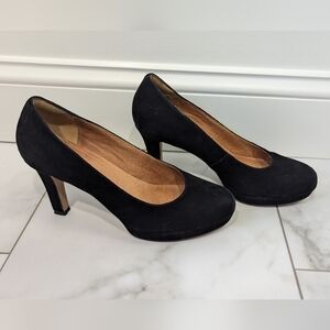 EUC Black Clarks Artisan suede round toe heel sz 8